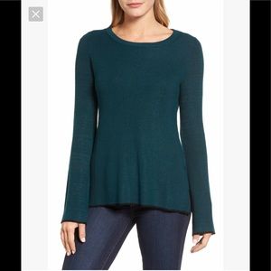 Like new Vince Camuto tipped bell sleeve sweater